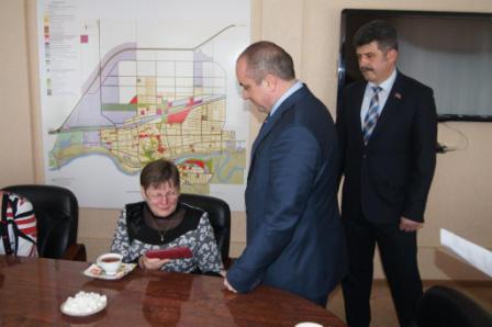 Вручение семье погибших Ордена Мужества